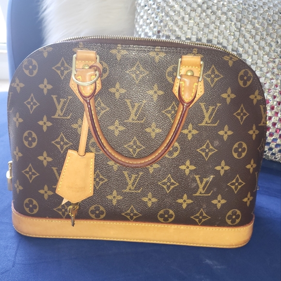 Louis Vuitton Alma PM Monogram - Picture 10 of 11